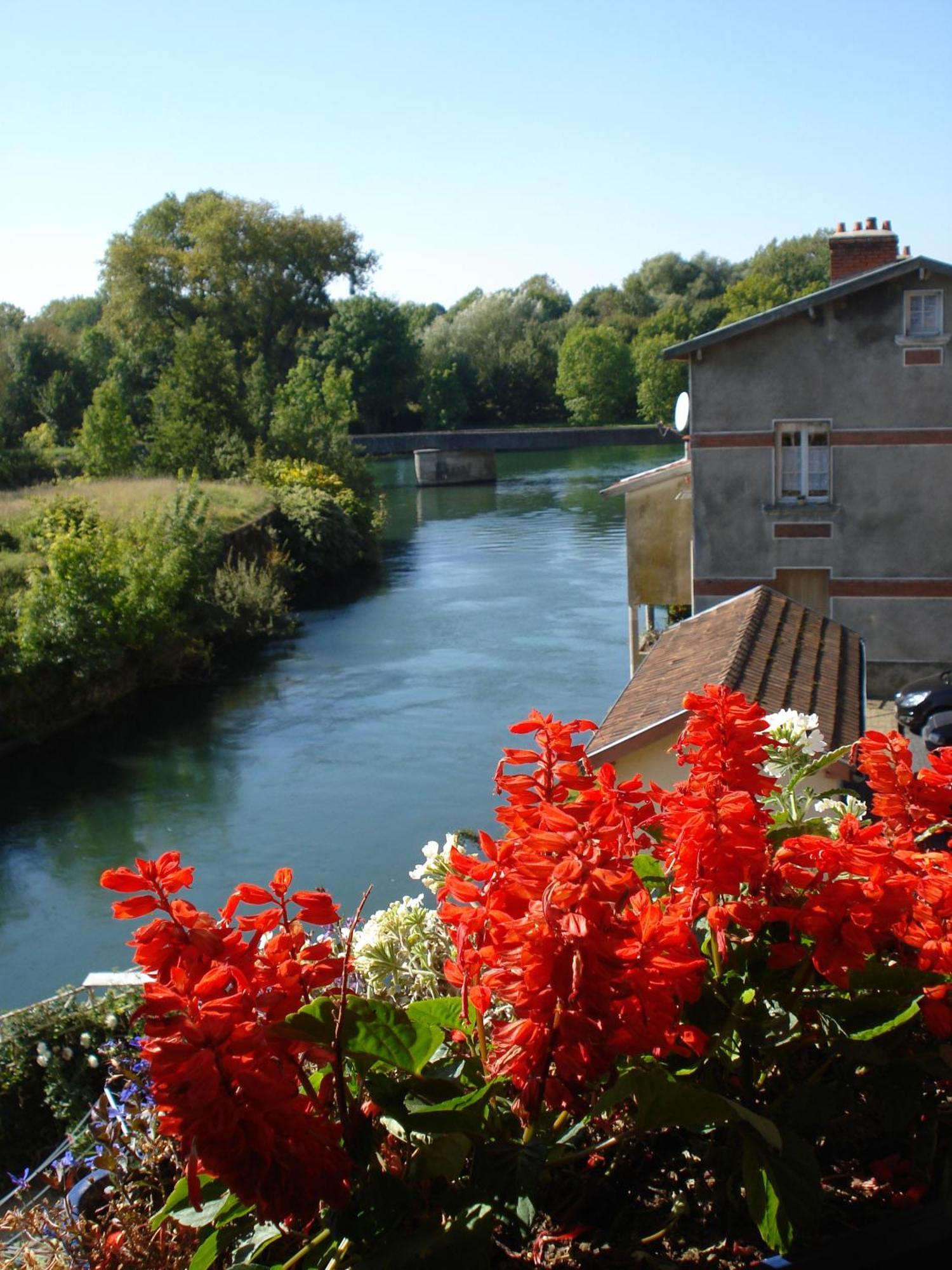 Chambres D'Hotes Notre Paradis Dun-sur-Meuse Esterno foto